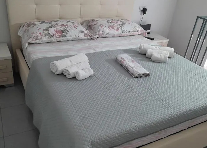 Lovely House 4*