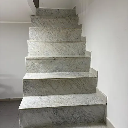 Lovely House 4*