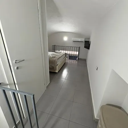 Lovely House 4*